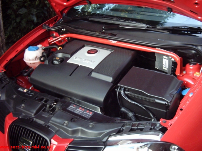 Photo of red Seat Ibiza 1.2 12v SX - engine and strut brace