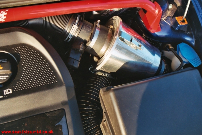 A closeup of the SeatSport 17" OZ Racing alloys, red Brembo brake calipers and drilled brake discs.